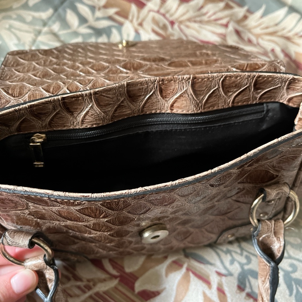 Vintage Guess Handbag! - Picture 3 of 3